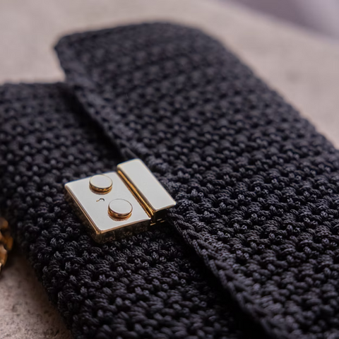Clutch crochet Caviar Preta